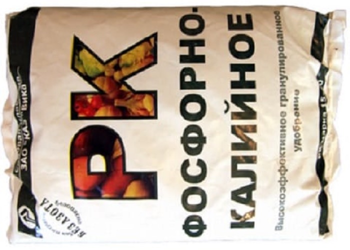 Фосфорно – калийные удобрения укрепляют ткани растений, обеспечивая защиту от грибковых возбудителей.